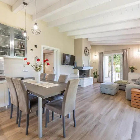 Villa Pietraluce Torre Suda