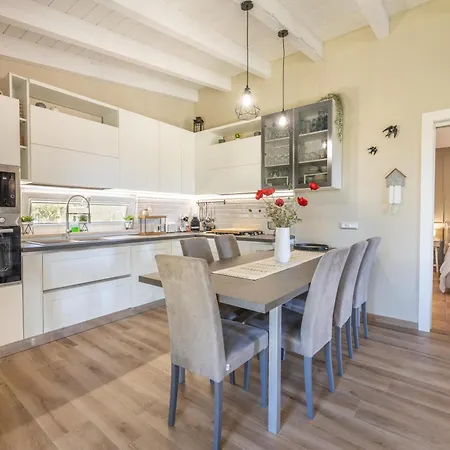 Pietraluce Villa Torre Suda